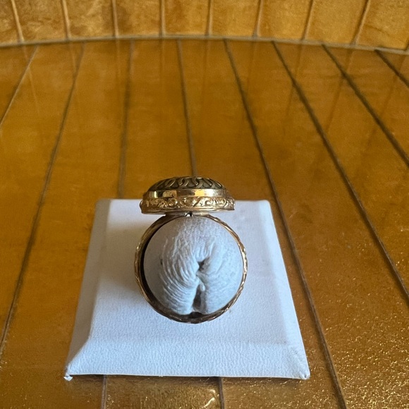 Vtg Italian antique women’s button ring signet ring Venice, Italy - Picture 9 of 15